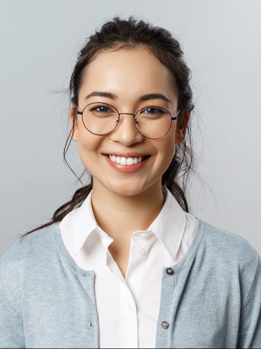 close-up-portrait-of-attractive-friendly-looking-asian-female-office-worker-employee-or-teacher-in-e1637378266222.jpg